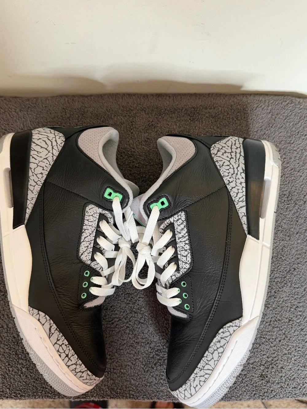 Air Jordan 3 Retro Green Glow Black Wolf Grey Men’s size 11